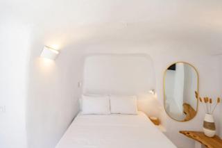 Stunning Santorini Villa 1 Bedroom Villa Indiana Private Heated Plunge Pool Amazing Caldera Sea Views Oia - Oia - 2