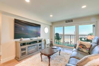 Galveston Beachfront Condo Balcony and Pool Access! - 7