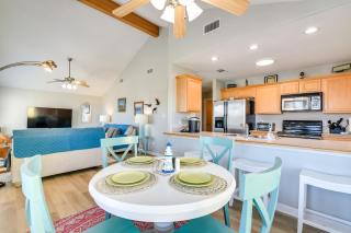 Galveston Getaway Spacious Home Less Than 1 Mi to Beaches - Galveston - 5