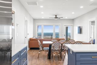 Cake by the Ocean Ocean front home Fully renovated custom finishes - Holden Beach - 8