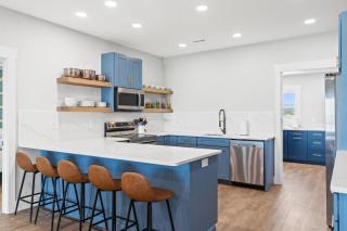 Cake by the Ocean Ocean front home Fully renovated custom finishes - Holden Beach - 2