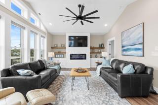 Coastal Charm Ocean Isle Beach custom beach home with 4 bedroom, 3 bath home with pool and elevator - Ocean Isle Beach - 7