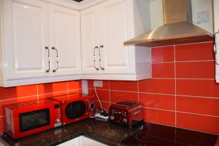 Nice 3 Bedroom Apartment - Ealing - 6