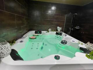 Charming House in Laroya + Jacuzzi - Laroya - 8