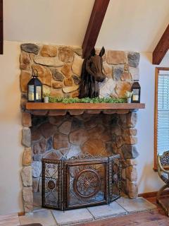 Red Rock Run - Luxury 6 BR Secluded Home with Hot Tub & Linens - Albrightsville - 2