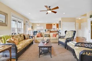 Doin` Time Canal Front home with elevator and extra living room - Ocean Isle Beach - 4