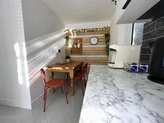 Harrys Home - Contractors & Business professionals - 2 Parking spaces - 4 Large Bedrooms & 2 Bathrooms - Pool table - Table Tennis - Darts - Games console - near NEC - 7