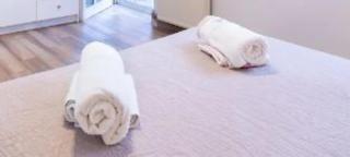 Apartment Sleeps 2 with Free Parking - 8