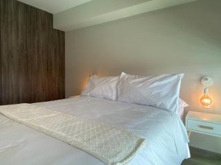 Modern 2BR with Balcony in San Isidro - Lima - 4