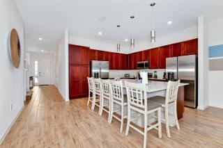 12 Bedroom Luxury Resort Home. 2472 - 4