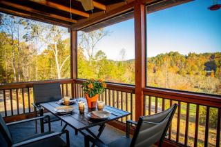 Cozy Cabin: w/ Balcony, Pool Table, Fire pit & BBQ - Mineral Bluff - 0