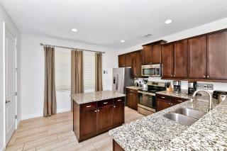 Luxury Gated Resort. 330 - 1