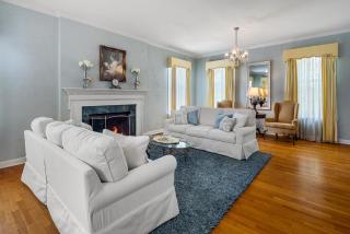 Beland Mansion-Blooming Garden suite! - Fort Smith - 8
