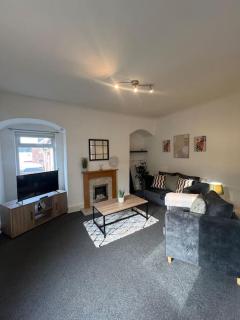 Charming and comfortable property by Our Home Short Stays very spacious with super fast WiFi close to the Metro Centre and Newcastle City Centre - Gateshead - 0