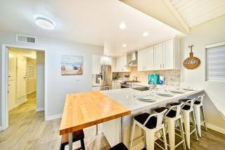 2 Story Home with Rooftop Deck next to the Bay & Beach - 1