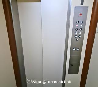 Apto em Torres com vista para mar - Menos de 200mts da praia - Ao lado das Quatro Praças - Varanda com Churrasqueira - Piscina - Smart Tv - Wifi - Vaga para 02 carros - Aceita Pet - 1