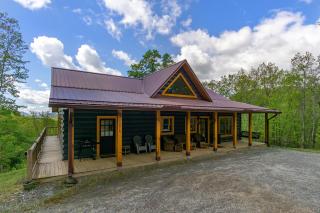 Mountain Crest Pet-friendly Log Cabin with Mountain Views! - Marion - 9