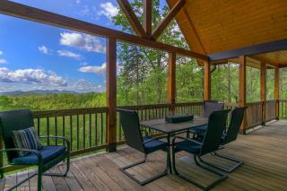 Mountain Crest Pet-friendly Log Cabin with Mountain Views! - Marion - 7