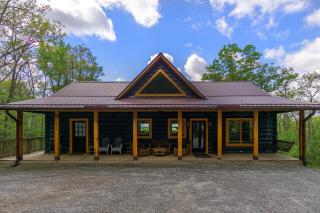 Mountain Crest Pet-friendly Log Cabin with Mountain Views! - Marion - 3