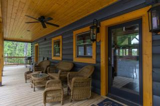 Mountain Crest Pet-friendly Log Cabin with Mountain Views! - Marion - 2