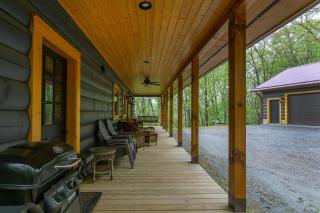 Mountain Crest Pet-friendly Log Cabin with Mountain Views! - Marion - 1