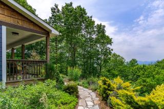 Mountain Over Main Street 5 Min. to Downtown Weaverville, Fire Pit & Views! - 1