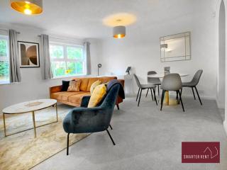 Wokingham - 2 Bedroom Maisonette - With Parking - 9