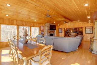 Family-Friendly Riverfront Manor on the Little Red - Heber Springs - 6