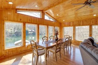 Family-Friendly Riverfront Manor on the Little Red - Heber Springs - 5