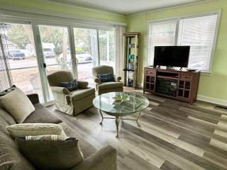 Charming Coastal Retreat Pets are welcome - Myrtle Beach - 3