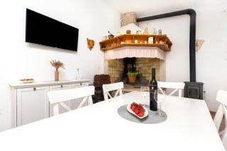 Charming House Nino with a fenced yard - Krmed - 1