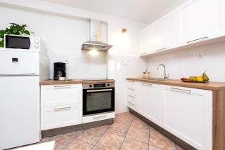 Charming House Nino with a fenced yard - Krmed - 4