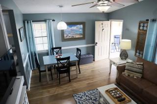 Lazy Palm 4 Pools Short Walk To Beach! Sleeps 5! - Panama City Beach - 5