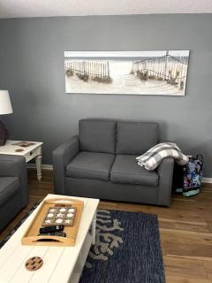 Lazy Palm 4 Pools Short Walk To Beach! Sleeps 5! - Panama City Beach - 8