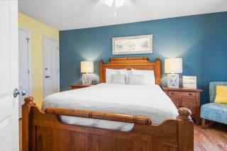 Lazy Palm 4 Pools Short Walk To Beach! Sleeps 5! - 0