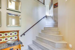 Lake, Mountain and Golf Views Palm Valley Retreat - 7