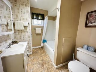 Red Lodge Town Cottage - 2