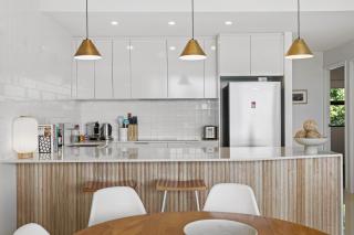 Gorgeous 3-Bed Apartment with City Views - Brisbane - 7