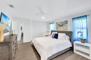 NEW! Naples Retreat - Close to Vanderbilt Beach - 2
