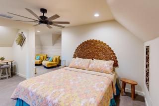 'Lone Star Leisure' Condo w/ Hill Country Views - 7