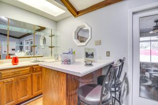 Beautiful Hinesville Retreat with Lanai and Pool! - Hinesville - 4