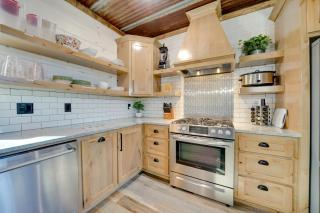 Broken Bow Cabin with Hot Tub, Pool Table and Fire Pit - 4