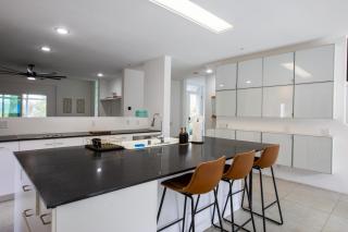 Elite Retreat! Hot Tub, Arcade, & Theater. 6 Beds! - Encinitas - 1