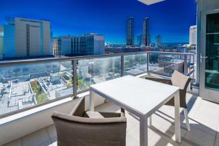 Skyline Escape in the Heart of Downtown - 7