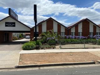 Melton Motor Inn and Apartments - Melton - 0