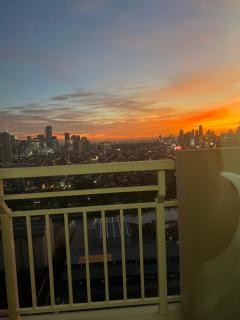 Near Bgc Ortigas 1Br Wi-Fi Netflix balcony skyline - 1