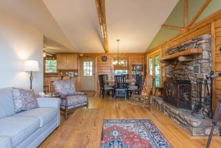Sterling Retreat Pet Friendly, Hot Tub & Mountain Views! - Black Mountain - 6
