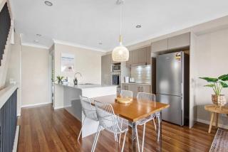 Spacious + Convenient! 3Bed/2.5Bath/1Car~Townhouse - 7