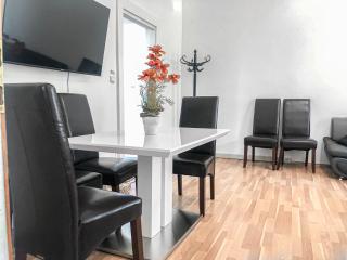Stylish 2-BR Apartment in Vienna's Simmering Area - 8
