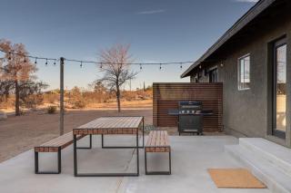 Dagger Tree Oasis l Integratron 5Bed and Cowboy Pool - 3